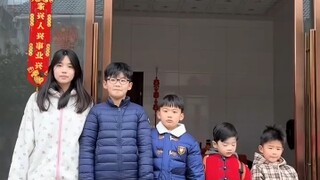 五个小朋友在外婆家过年，年后分离时拍照留念，一个回浙江两个回香港两个回上海 #亲情