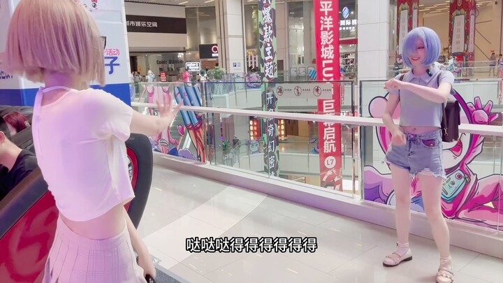 دعونا نرتدي ملابس النساء! سأقدم لكم عرضًا صغيرًا