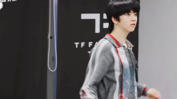 Zhang Hanrui's latest dance training~! I feel like I have lost a lot of weight