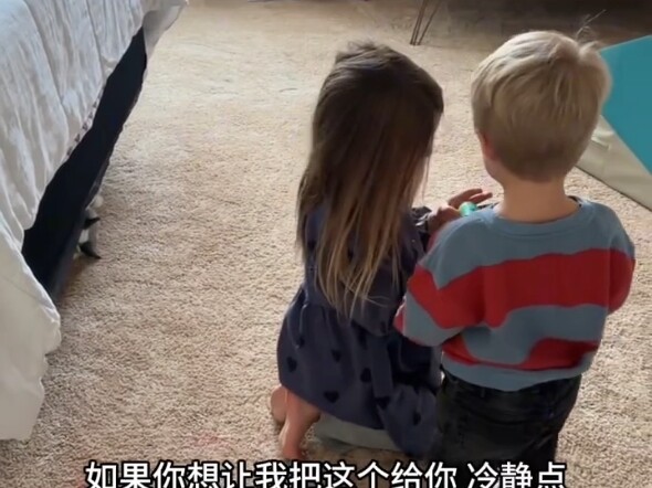 الأخ والأخت يختلفان، انظر كيف تتعامل الأخت بهدوء...