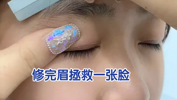 Now this is what you call a cosmetic surgery-level eyebrow shaping!