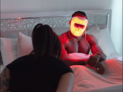 "Người nổi tiếng thể hình da đen hướng tới tự do tài chính sẽ dẫn bạn trải nghiệm một cuộc sống khác