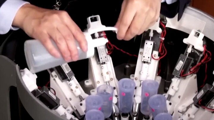 这个可以用来舔的屏幕，舔一口就能尝到美食的味道