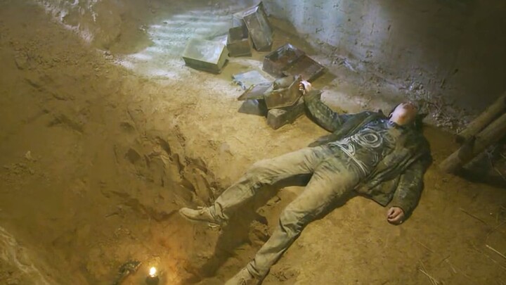 母亲临死告诉烂赌鬼，家里埋了宝贝，烂赌鬼一挖却大祸临头，悬疑片《守灵》