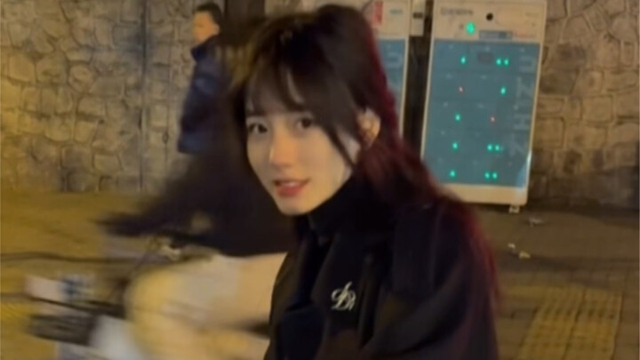 Coba tebak siapa yang baru saja kutemui?