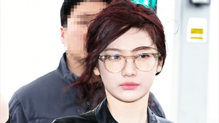 หนิงเดินทางไปฮ่องกง ทนายความชาวจีนโพ้นทะเลชื่อดังของอิตาลีสวมแว่นแล้วดูเป็นพวกสุภาพชนหัวใสแต่เสียๆ ห