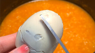 ฝึกงานเลิกงานแล้วกินอะไรให้เร็ว! โจ๊กไข่เค็มกุ้ง yyds
