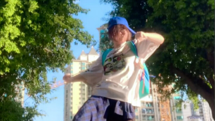 من فضلك... هل أنت متأكد أن هذه الأغنية المبهجة التي يغنيها البواب هي أغنية عن قلب مكسور؟