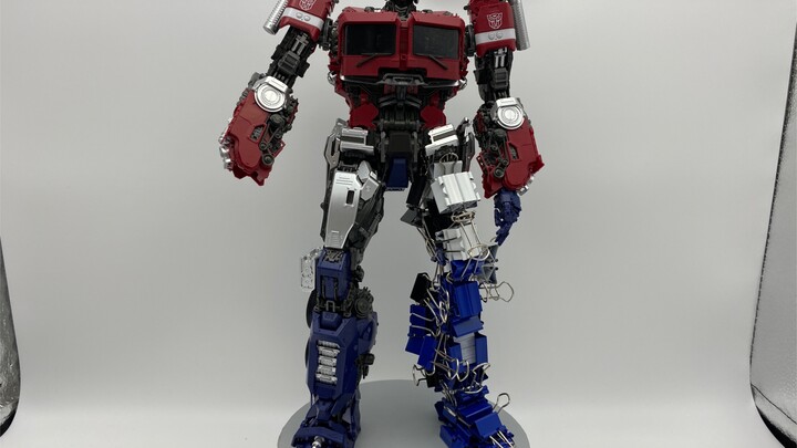 Use the clip to restore the first issue of Optimus Prime