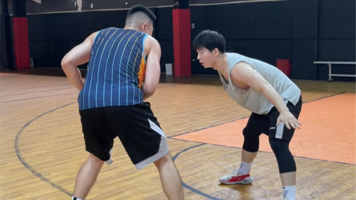 Playing with Shouyuan is either awkward or exhausting.