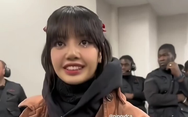 Take care of yourself while you’re performing, Lisa!