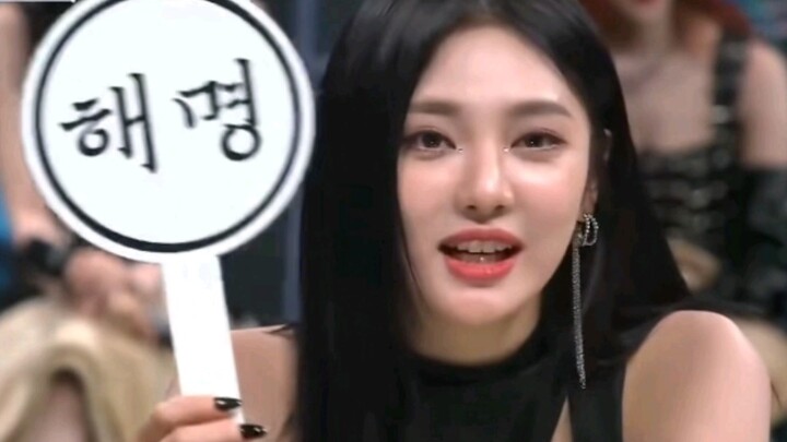 I get it—Ningning really is just tuning out, not pretending not to hear. Feels like I’m looking at m