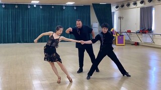 “Trong khiêu vũ, thường sau khi khiêu vũ, mọi người sẽ vẫy tay khinh thường nhau👋”