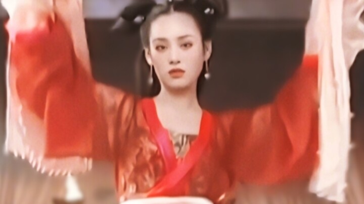 ทั้งร้องทั้งเต้นไม่มีสีหน้าเลย อาศัยแค่ใบหน้าอย่างเดียวประคองไว้