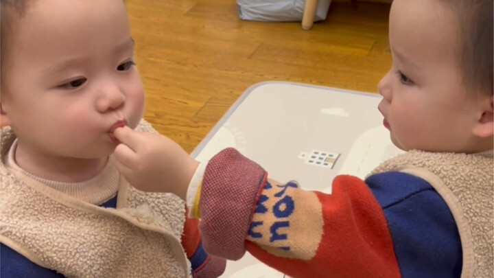 เด็กบางคนเพิ่งจะสองขวบก็เริ่มดูแลคนในครอบครัวทั้งหมดแล้ว