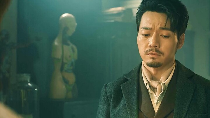 The Grand Master rips off the actor’s face and turns it into a puppet. After the young master dies i