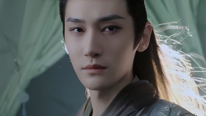 "I am, the Book of Destiny" Nanxu Yue was born for others, but accidentally changed her size and bec
