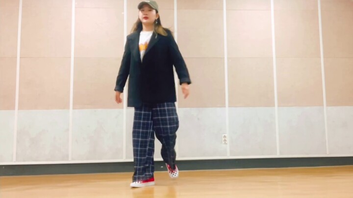 Wearing pants to dance Wang Yibo-boom boom Is it too difficult to dance the dance called boom?