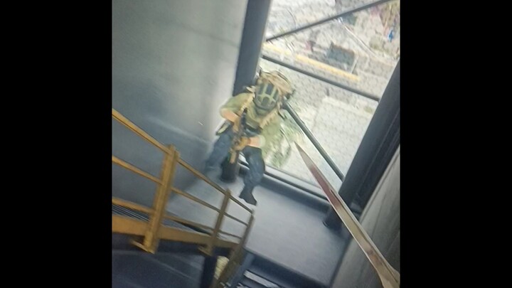 Tôi: Lén nhìn bà cụ vui thật!  Kẻ địch: Lén nhìn bác sĩ Tang còn vui hơn! [Delta Force]