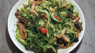 khổ qua rừng xào với khô cá mặn món chay