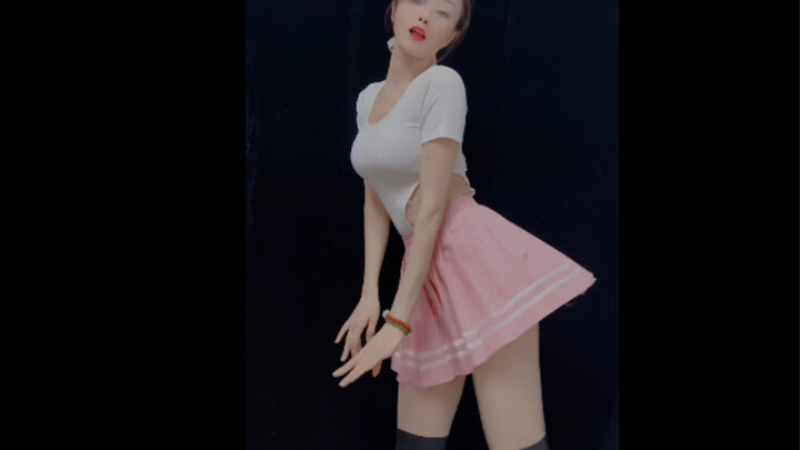 Một quý cô trưởng thành cũng có thể dễ thương, làm sao cô ấy có thể không chinh phục bạn?