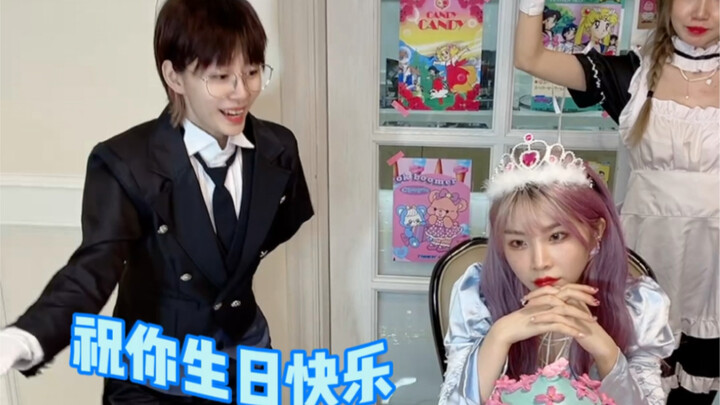 عيد ميلاد سعيد لليافعة الصغيرة!