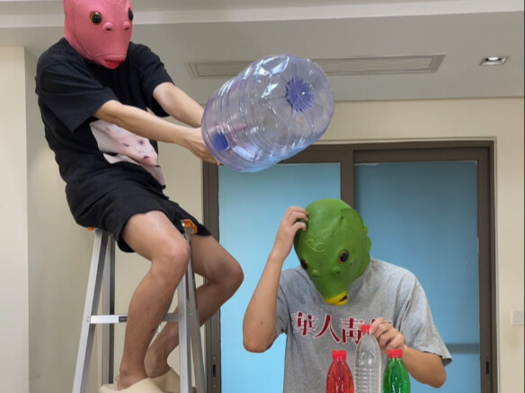 เชิญเพื่อนของคุณมาชมการแข่งขันจับคู่ขวด