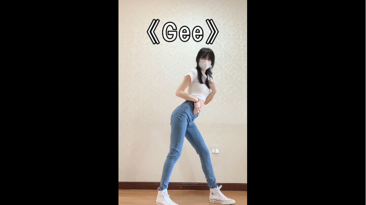 I'm sharing some dances I learned by myself during the quarantine period. Please give me some encour