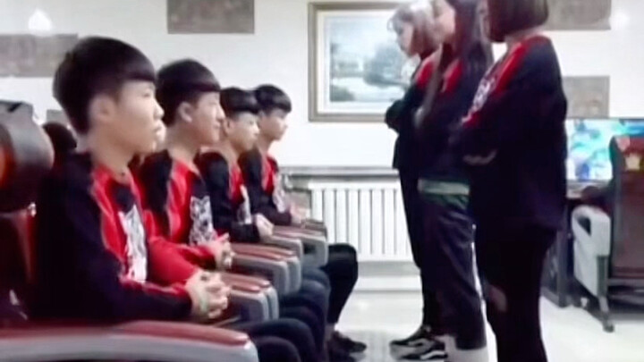 Những ai chưa từng thấy đá đỏ có thể xem video này