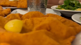 อาหารจานเด็ดของเวียนนา ออสเตรีย: หมูทอดเวียนนา