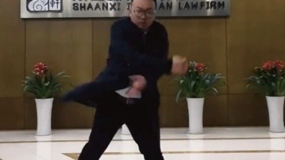 Tantangan penguncian pengacara hip-hop