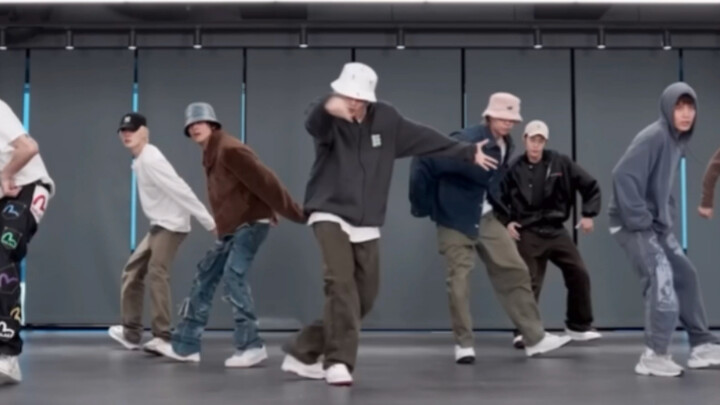 Ay-yo, I've never seen a dancer with such busy feet.