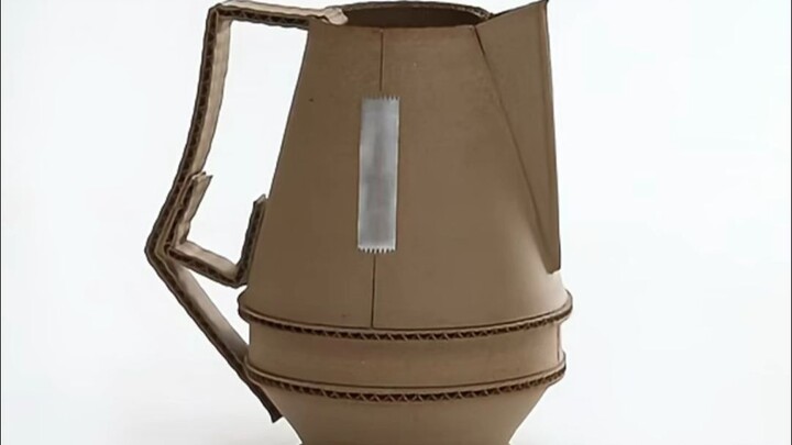 ไม่อยากจะเชื่อเลยว่ากระดาษลูกฟูกยังทำเป็นกระติกน้ำได้!