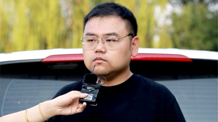 Safe Postures for Driving and Riding in a Car