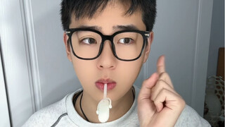 Tò mò, liệu người khiếm thính có thể nghe được khi ăn kẹo que dẫn truyền qua xương không?