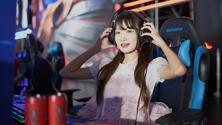 When your esports wife starts dancing the jingle-jangle dance