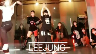 [LEEJUNG] 舞蹈課中看著學生們跳舞的LEEJUNG