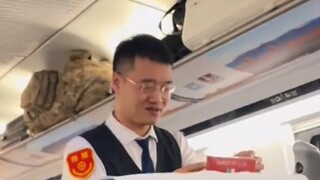 当列车员推销“SK-II神仙水”，“28天改变你的容颜 抗老衰美”，网友：效果很好 成功引起我的注意