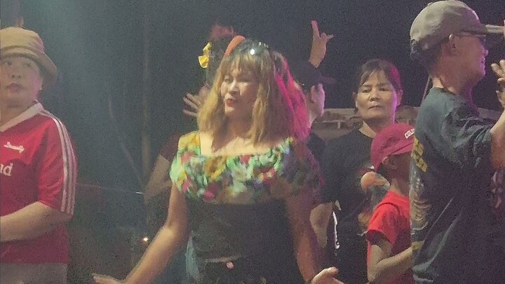 泰国庙会太嗨了！紫色蓬蓬裙小姐姐热舞 Thai Ramwong Temple Fair Dance
