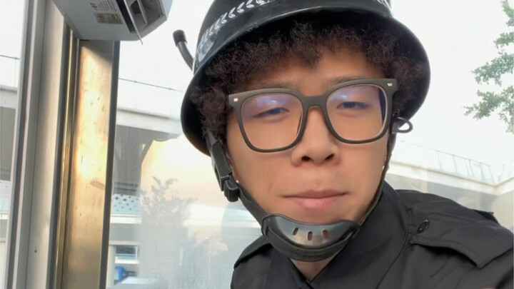 Bích Quý Viên – Thần rap! Bảo vệ mà cũng biết rap!