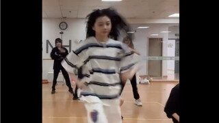 【艾斯兔】剧场还是封印住她们了 尤其是赵老师