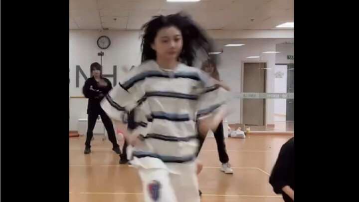 【الأرنب الآس】المسرح لا يزال يختمهم، وخاصة المعلم تشاو