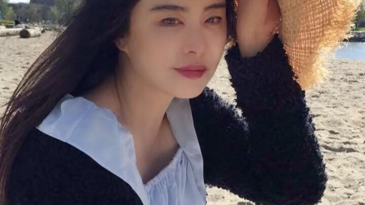 A Look at the Goddesses' Recent Photos from 21 Years Ago