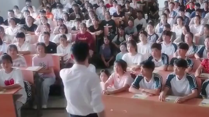 Đề bài: Tại sao phương pháp giảng dạy truyền thống lại một lần nữa được ưa chuộng: Sự cân nhắc giữa 