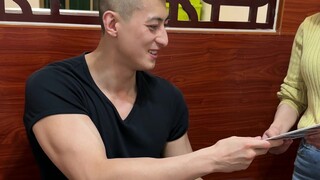 The southern girlfriend took the northern boyfriend to eat Hunan cuisine for the first time