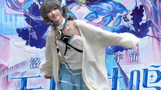 انظر كيف بكيت في حفلة الترويج حتى سقطت رموشي الصناعية...