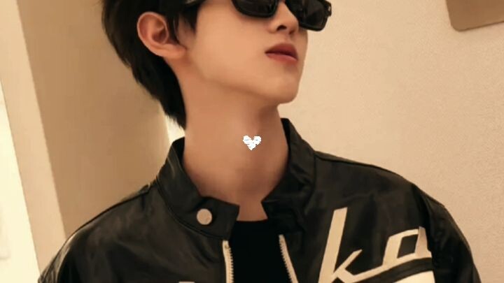 祝左启涵16岁生日快乐🎉🎂 其实是明天，不过提前庆祝一下也无妨😁