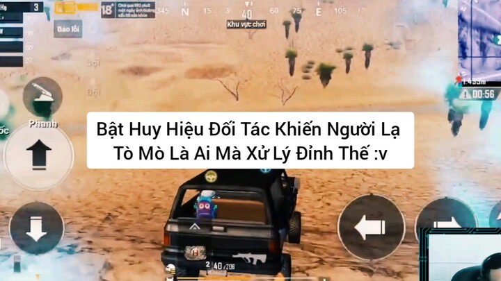 bật huy hiệu đối tác khiến người lại tò mò