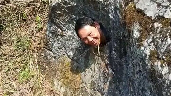 April 2: Man Stuck in a Rock Crevice at a Guizhou Scenic Spot; Netizens Joke: “Five Hundred Years La