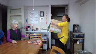 Ba má chồng vui ra mặt với thùng rau tươi rói Quỳnh hái gửi tặng #1112